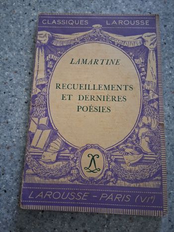 10 livres  " classiques larousse "