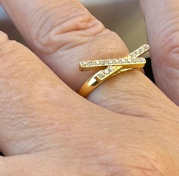 Bague réglable acier inoxydable or liens croisés zircons