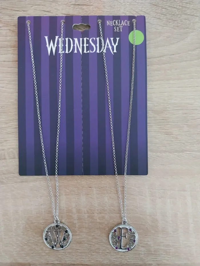 Collier de l'amitié Wednesday