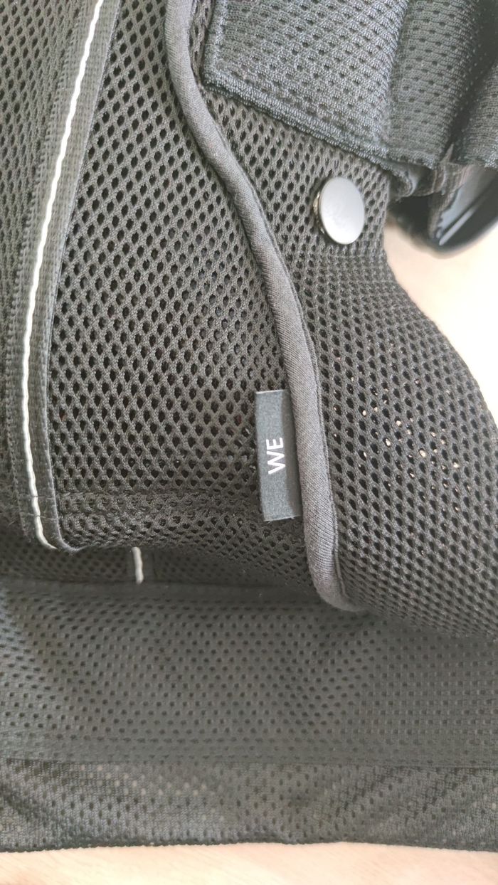 Porte bébé ergonomique BabyBjorn modèle we air en mesh respirant - photo numéro 4