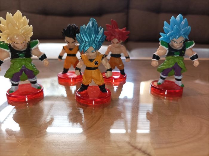 Lot de 5 figurines Dragon Ball Z Super sur socle Goku SSGod Broly SS2 SSblue Goku SSblue Gohan
