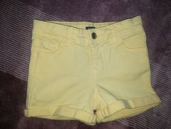 Short fille