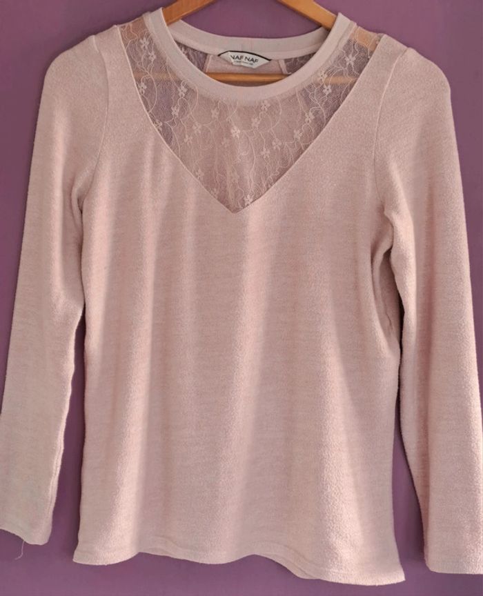 Pull tout doux rose poudré avec dentelle
