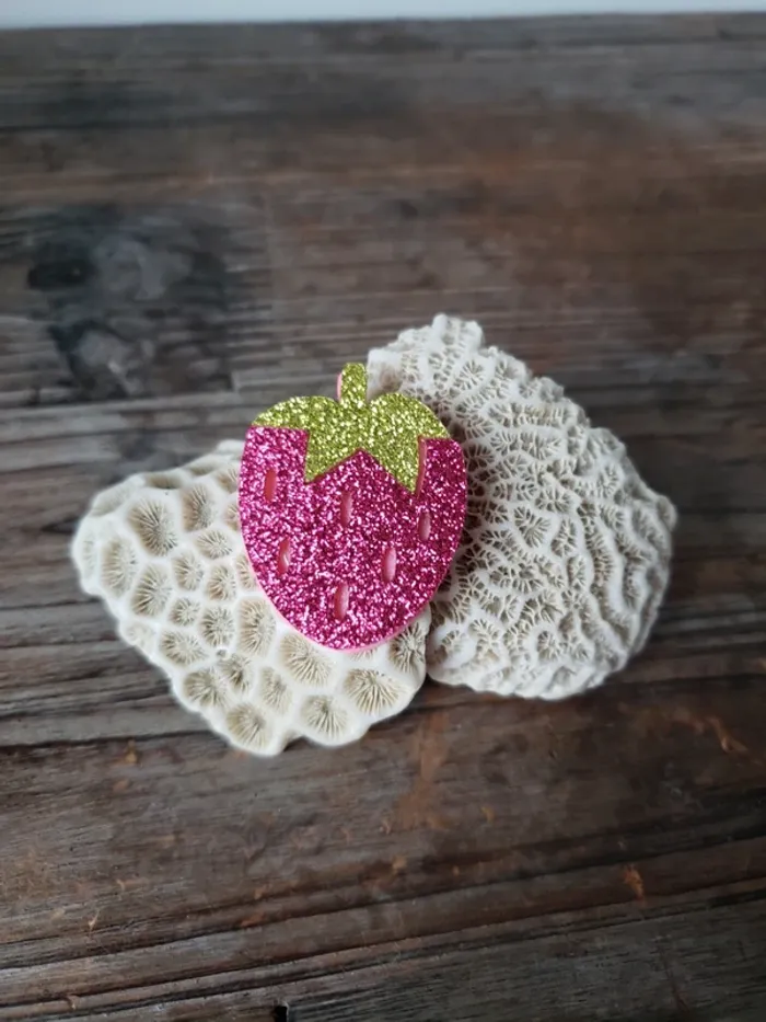 Magnifique broche framboise - photo numéro 3