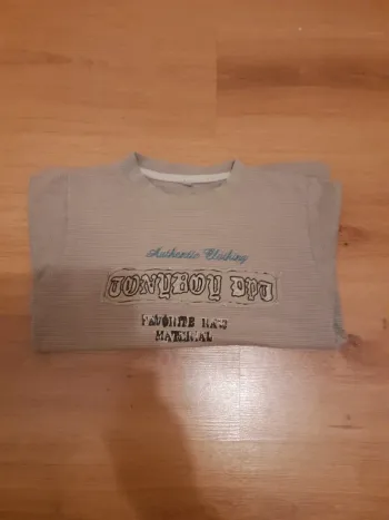 Tee-shirt manche longue garçons taille 8 ans