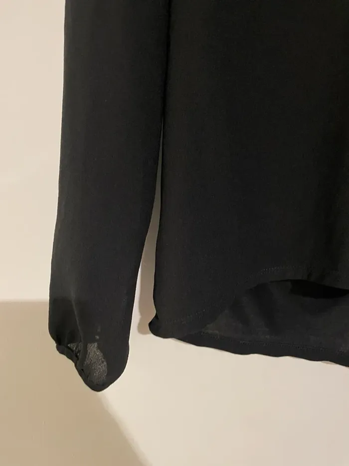 Jolie blouse noir taille 34 - XS  Naf Naf  en très bon état - photo numéro 3
