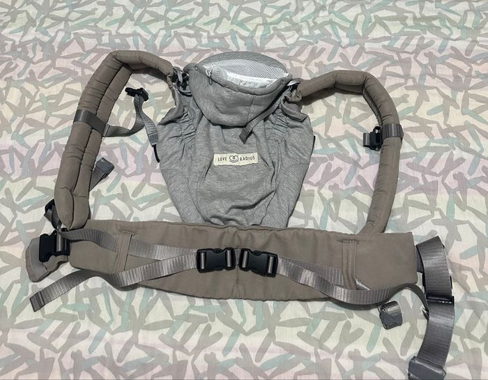 Porte bébé ergonomique Hoodie carrier 2 Love radius neuf