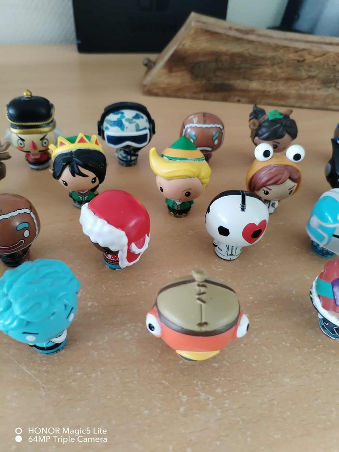 Lot 24 Personnages du calendrier de l'aven Fortnite - photo numéro 4