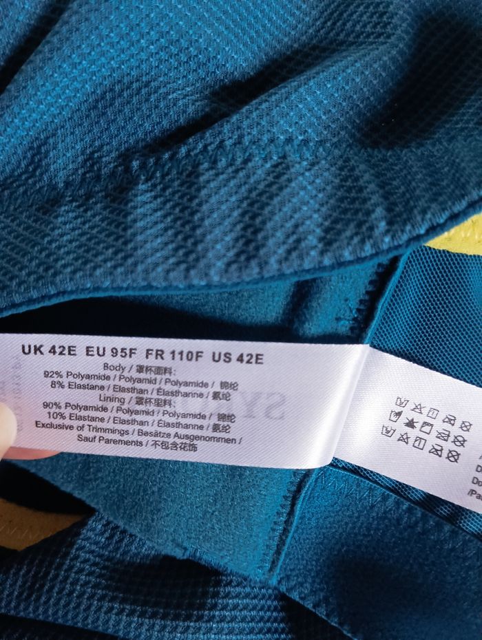 Brassière de sport 110 F Neuve avec étiquette - photo numéro 3