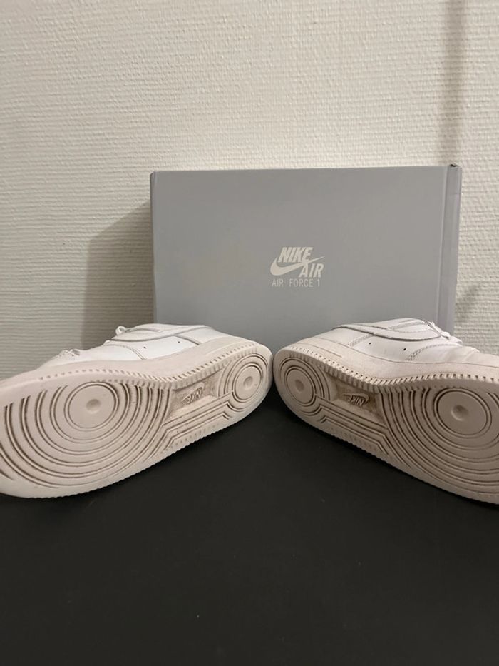 Baskets blanches Nike Air Force1 pointure 40.5 - photo numéro 5