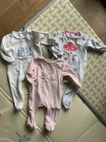 Lot 3 pyjamas bébé fille 6 mois Mots d enfants tbe
