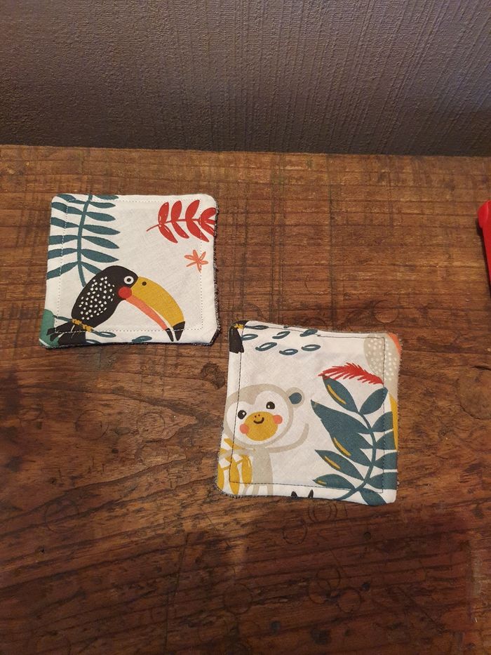 Deux cotons démaquillants, lingettes