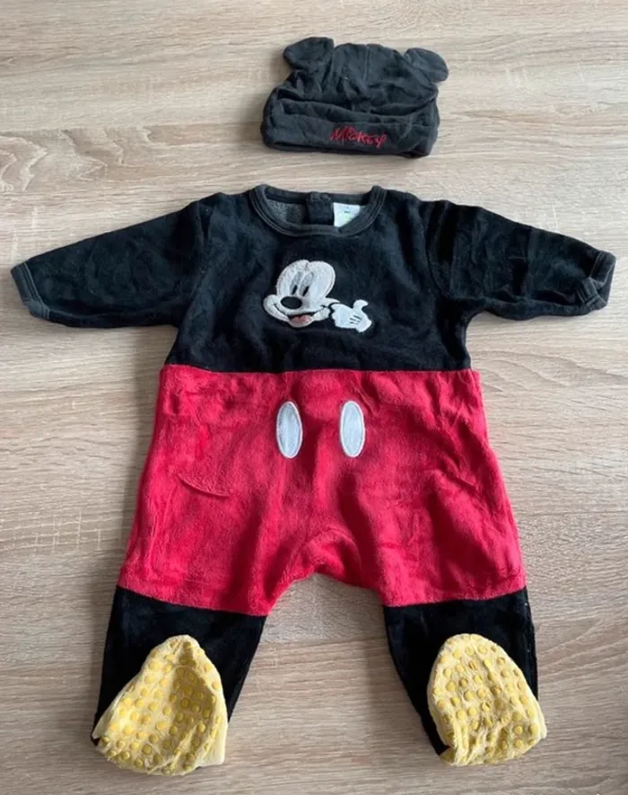 Pyjama Mickey + Bonnet 3 mois .