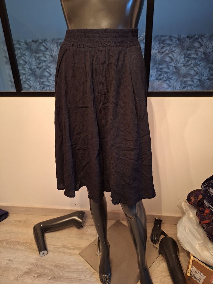 Jupe mi-longue noire fluide 38