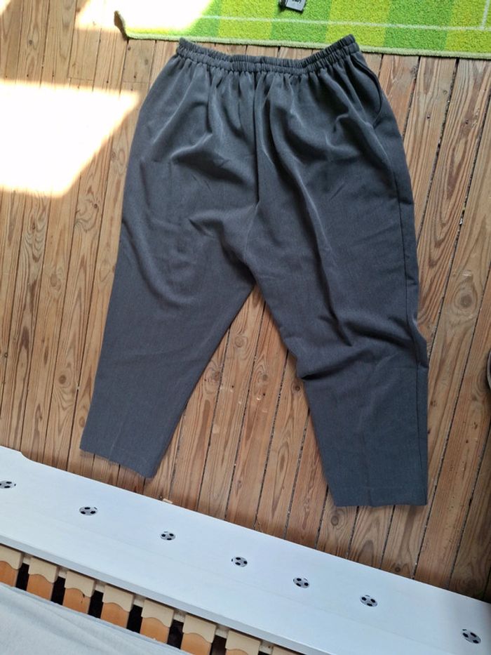 Pantalon sans étiquette mais je dirais taille 7