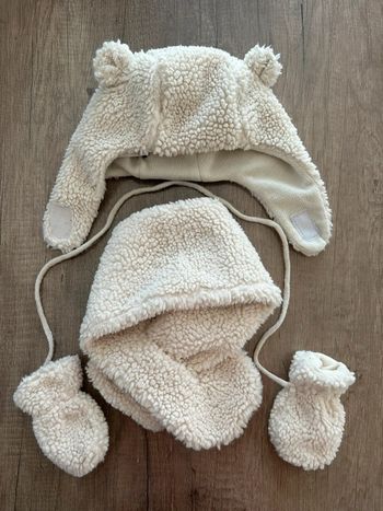 Ensemble gant écharpe bonnet 3-6 mois