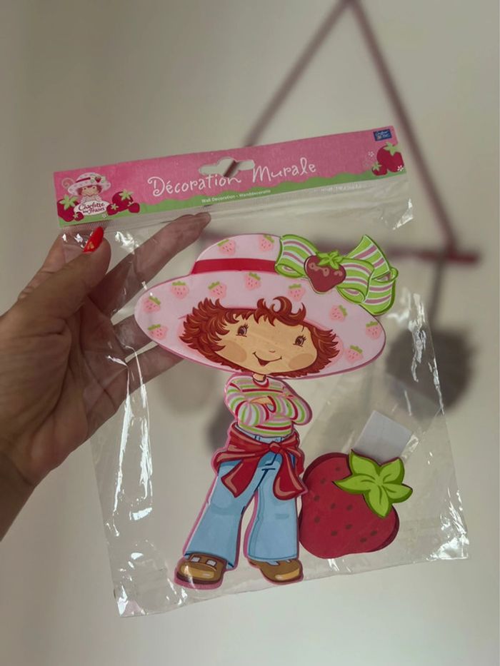 Stickers décoration murale Charlotte aux Fraises et ses amies - photo numéro 4