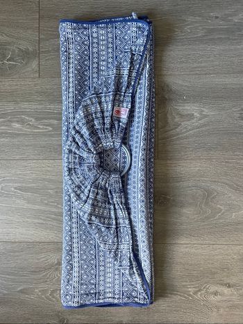 Portage sling ring King de la marque Didymos modèle Indio coloris blau/Weiss 100% coton