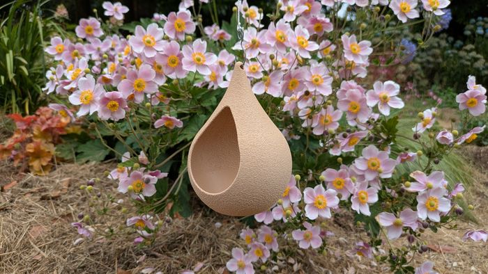 Mangeoire à oiseaux de la nature en forme de goutte d'eau effet strié beige