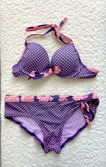 Maillot de bain deux pièces violet et rose - déco bandanas