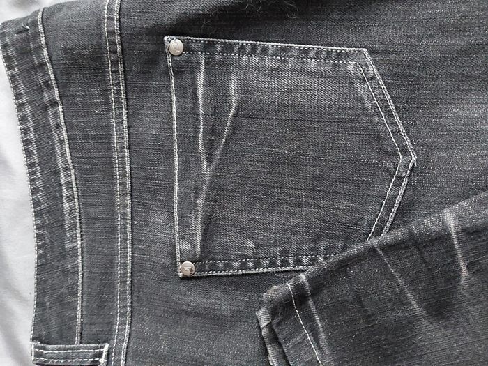 N°241  Jean avec déco sur poche avant et arrière. - photo numéro 5