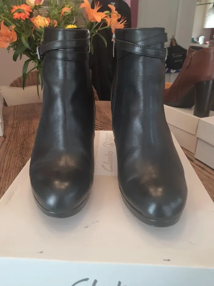 Jolie Bottine noir Clarks Kendra 41 1/2 - photo numéro 2