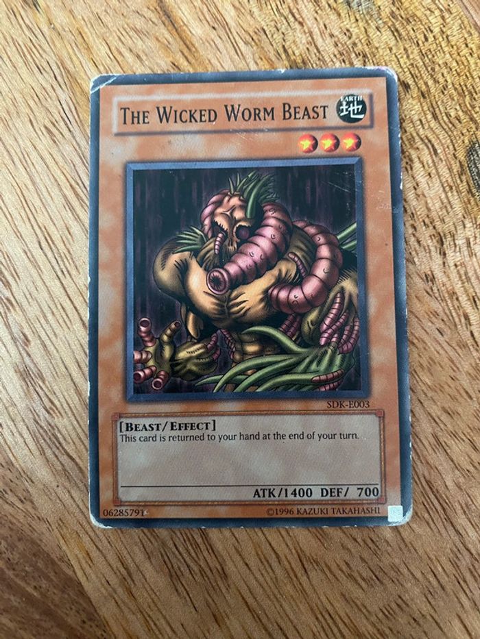 Carte Yu-Gi-Oh! The wicked worm beast SDK-E003