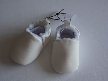 Chaussons blancs écrus imitation cuir neufs avec étiquette Taille : 3/6 mois