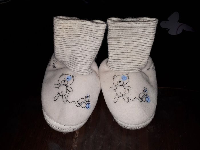 Petits chaussons naissance nounours - photo numéro 3