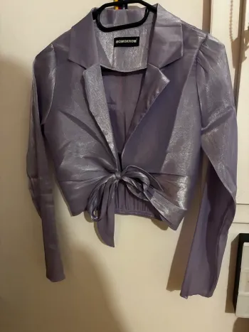 Haut violet pastel à paillettes