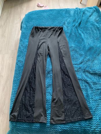 Pantalon avec dentelle 