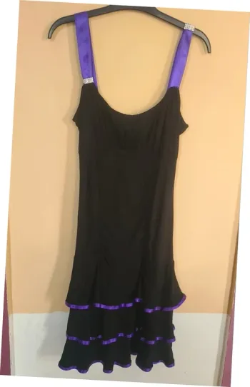 Robe noir et violet taille 36/38
