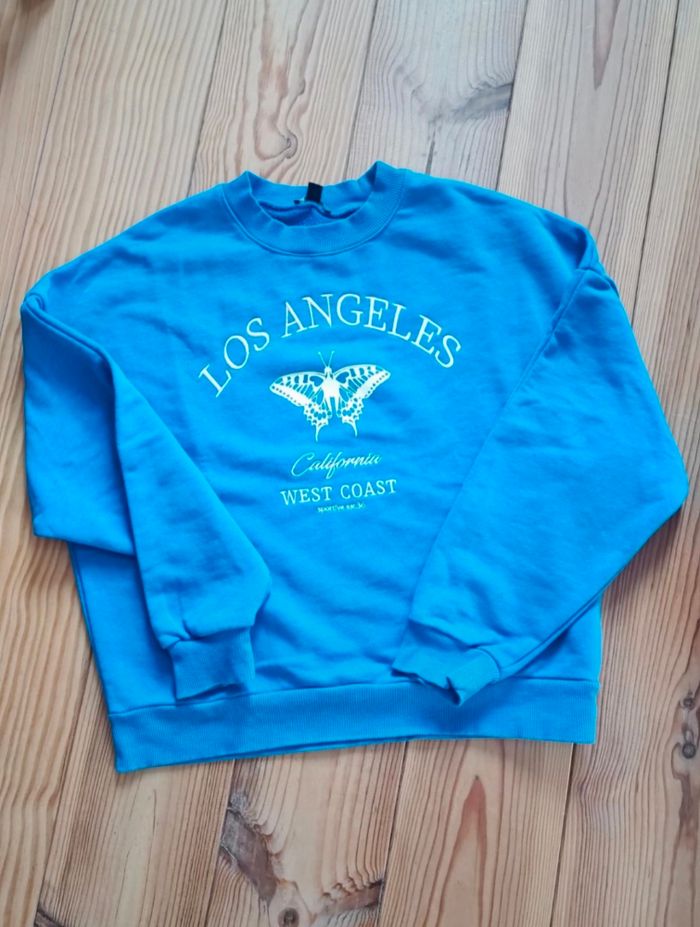 Pull bleu électrique