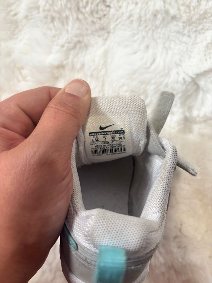 Basket Nike taille 20 - photo numéro 2