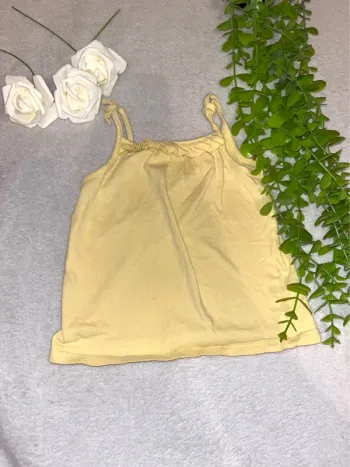 Très beau tee shirt à fine bretelle pour petite fille