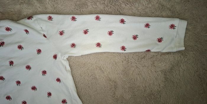 Pull blanc avec des fleurs rose 10 ans tao - photo numéro 6