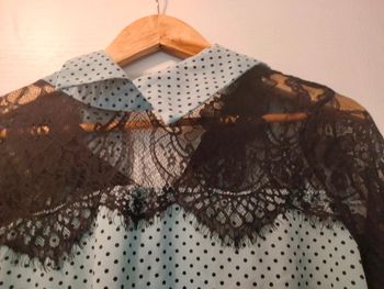 Blouse pois et dentelle