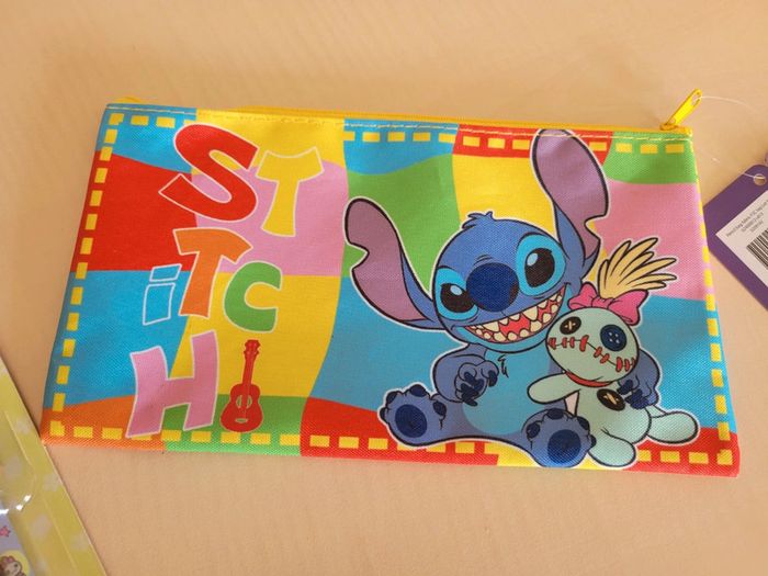 Trousse Stitch + lot stylos Stitch Neuf - photo numéro 4