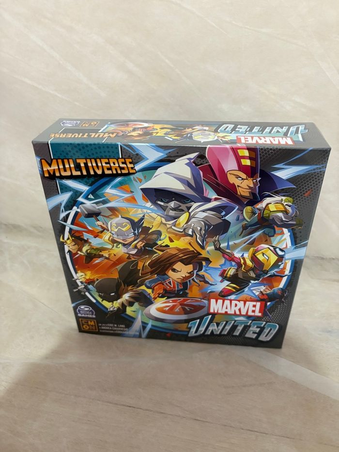 Jeu neuf sous blister Marvel United multiverse idéal cadeaux de Noël