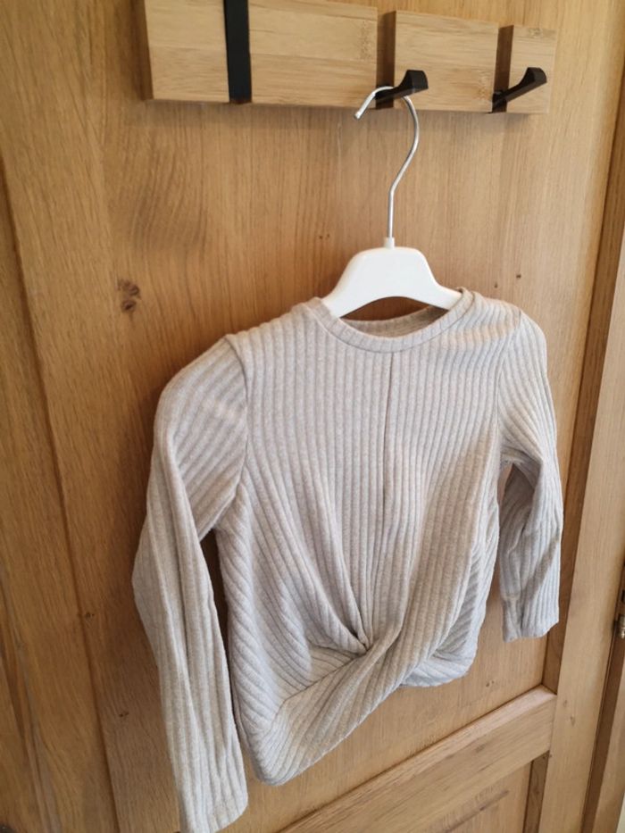 Pull en beige avec noeud en bas C&A 3 ans - photo numéro 3