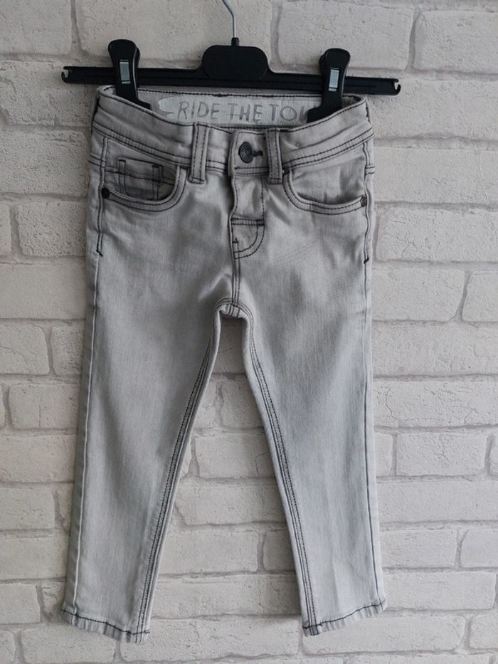 Jeans C&A taille 3 ans (98 cm)