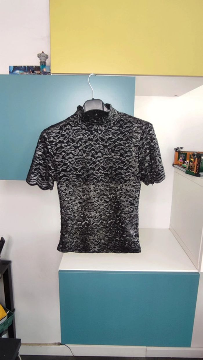 Top Zara en dentelle noire et argentée, Taille S, Col montant