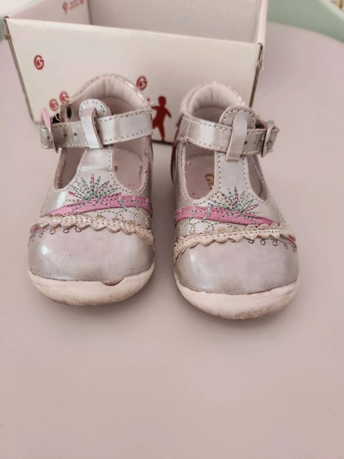 Chaussures GBB taille 18 grise pas nettoyer - photo numéro 4