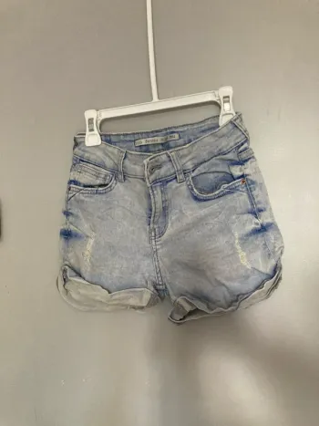 Short en jean Bershka XXS / 32 – effet usé vintage – très court