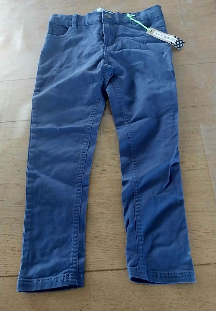Lot de 3 pantalons garçon 8ans neufs - photo numéro 4