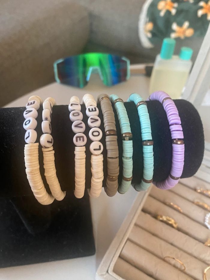 Lot de bijoux fantaisie avec porte bracelet et rangement très bon etat - photo numéro 3