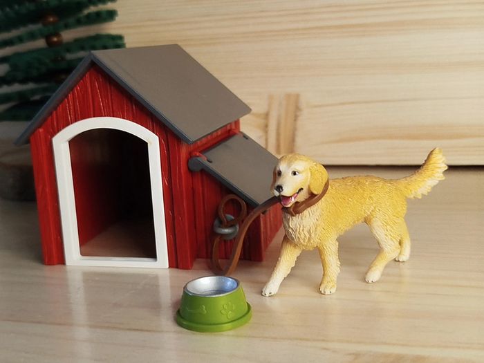Schleich chien golden retriever et sa niche