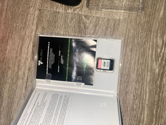 Nintendo switch oled + fc25 + Nintendo switch online (11mois) - photo numéro 3