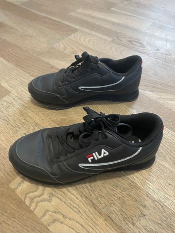 Basket fila noir 37 très bon état