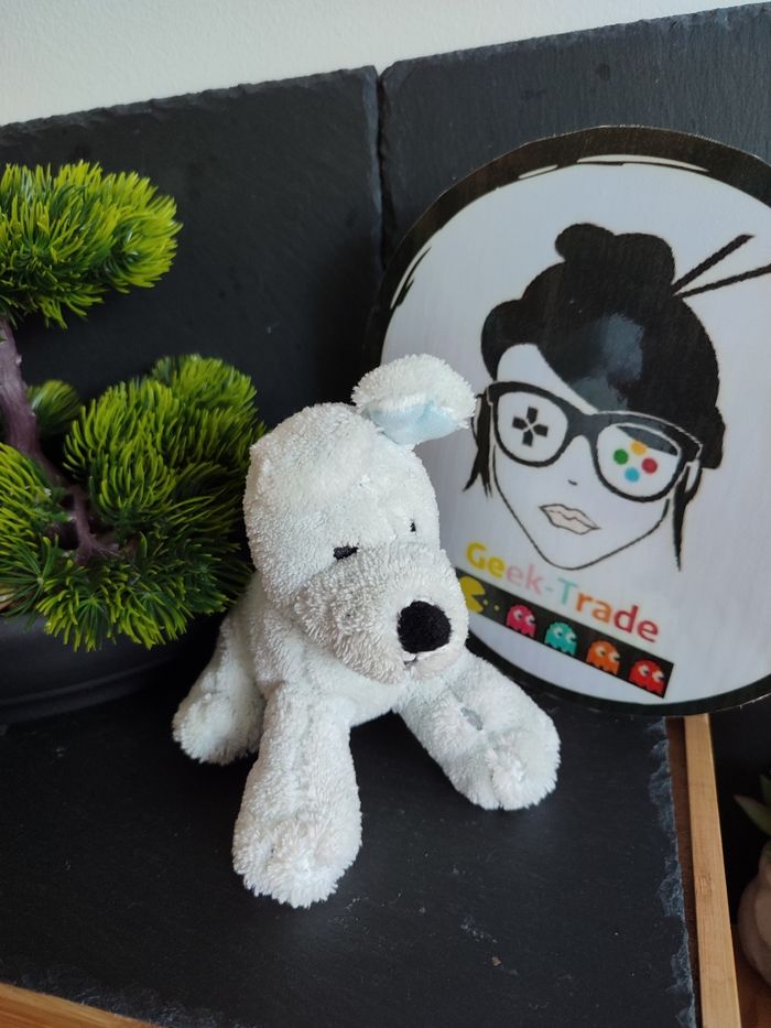 doudou peluche chien bleu noir même création assis